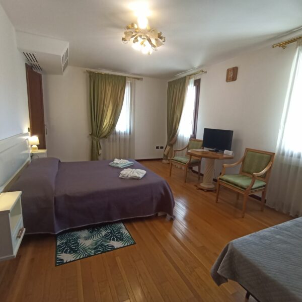 stanza 2 -3 VILLA AMORENO Merlara (Padova)