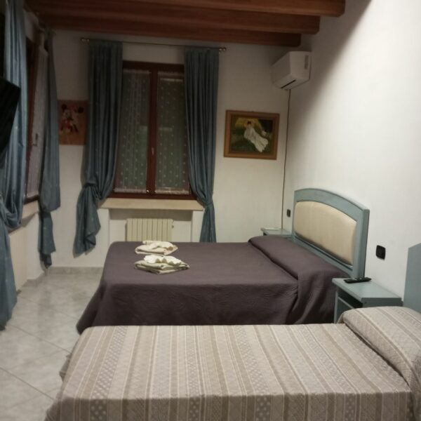 stanza 4 VILLA AMORENO Merlara (Padova)